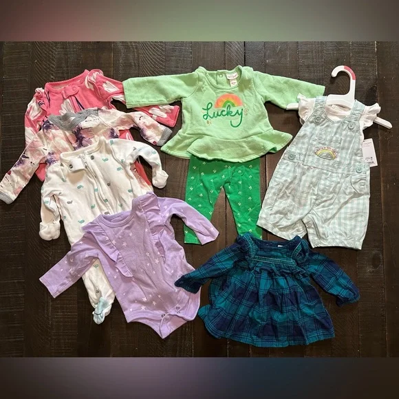 (8 Pieces) Lot Of Baby Girl Clothes, Size: Newborn - Picture 1 of 1